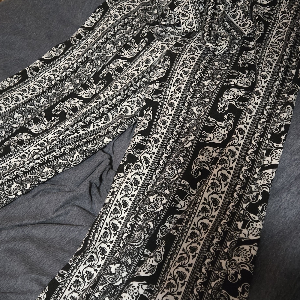 Joe Benbasset Monochrome Patterned Apparel